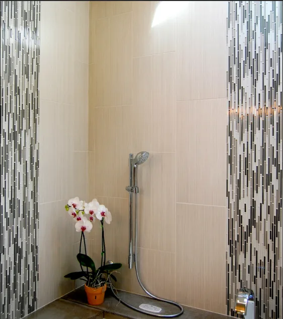 Tile With Accent Border